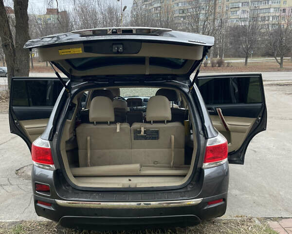 Сірий Тойота Хайлендер, об'ємом двигуна 3.46 л та пробігом 305 тис. км за 14390 $, фото 3 на Automoto.ua