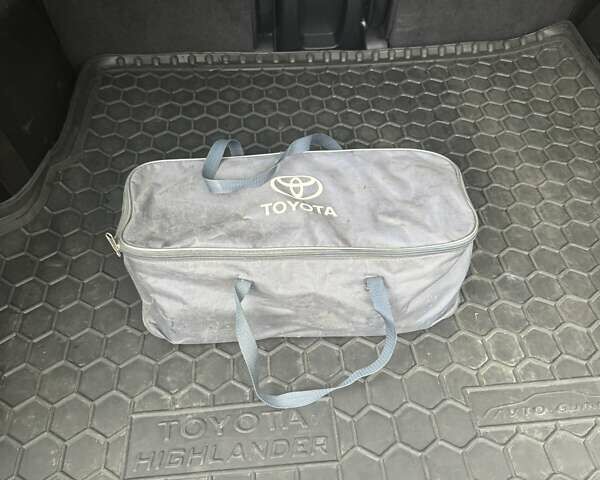 Серый Тойота Хайлендер, объемом двигателя 3.46 л и пробегом 180 тыс. км за 17600 $, фото 26 на Automoto.ua