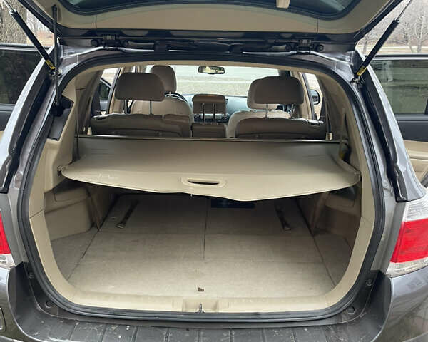 Сірий Тойота Хайлендер, об'ємом двигуна 3.46 л та пробігом 305 тис. км за 14390 $, фото 17 на Automoto.ua