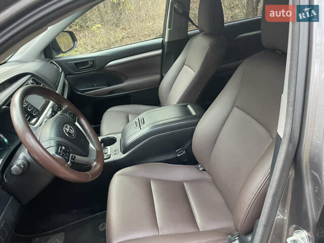 Сірий Тойота Хайлендер, об'ємом двигуна 3.5 л та пробігом 198 тис. км за 20300 $, фото 3 на Automoto.ua