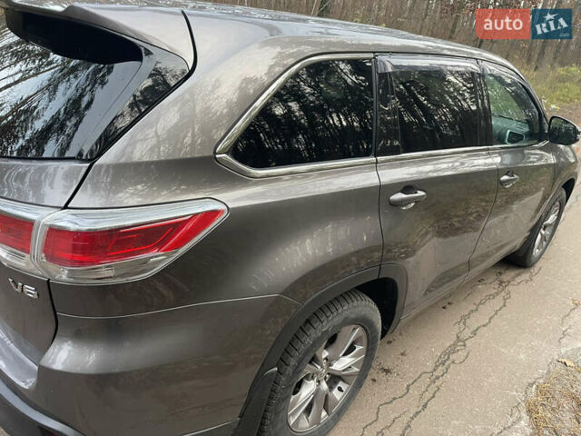 Сірий Тойота Хайлендер, об'ємом двигуна 3.5 л та пробігом 198 тис. км за 20300 $, фото 4 на Automoto.ua