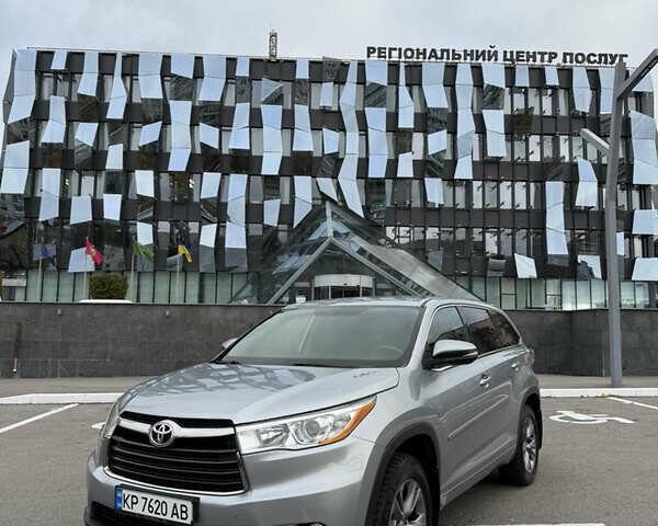 Сірий Тойота Хайлендер, об'ємом двигуна 2.67 л та пробігом 300 тис. км за 18500 $, фото 1 на Automoto.ua