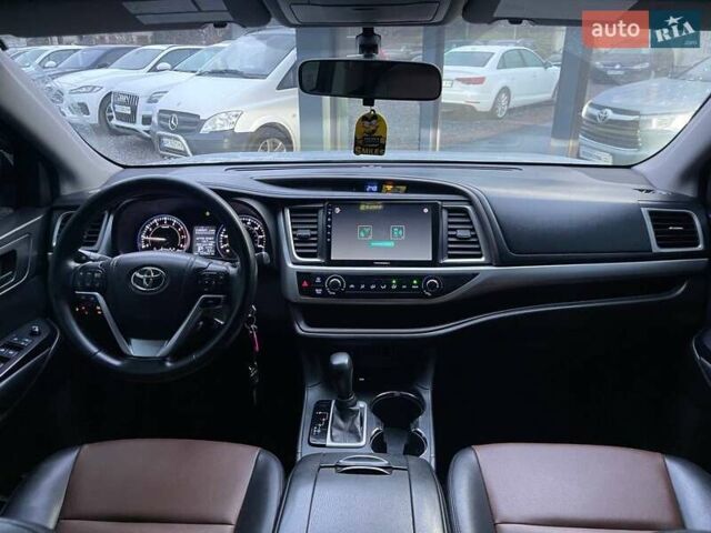 Серый Тойота Хайлендер, объемом двигателя 2.67 л и пробегом 160 тыс. км за 15990 $, фото 12 на Automoto.ua