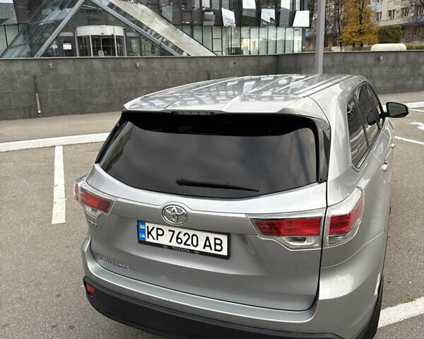 Сірий Тойота Хайлендер, об'ємом двигуна 2.67 л та пробігом 300 тис. км за 18500 $, фото 16 на Automoto.ua