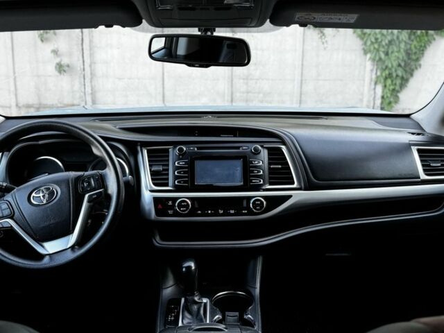 Серый Тойота Хайлендер, объемом двигателя 2.7 л и пробегом 300 тыс. км за 15500 $, фото 14 на Automoto.ua