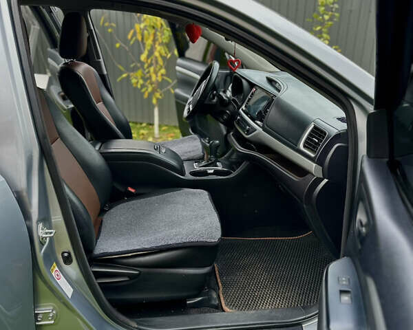 Сірий Тойота Хайлендер, об'ємом двигуна 2.67 л та пробігом 159 тис. км за 21500 $, фото 4 на Automoto.ua