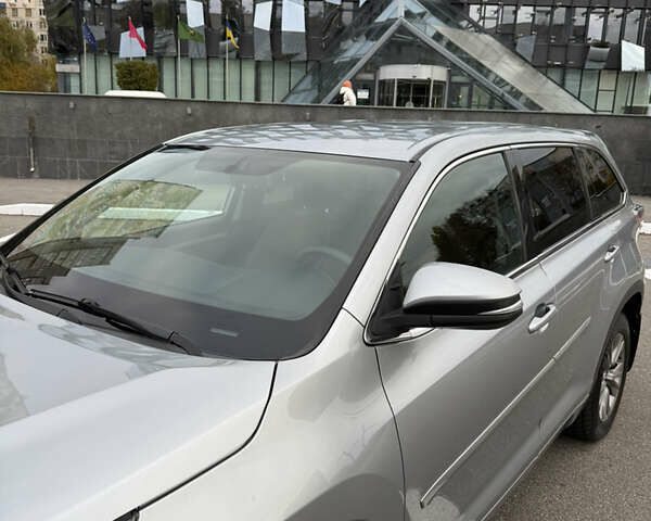 Сірий Тойота Хайлендер, об'ємом двигуна 2.67 л та пробігом 300 тис. км за 18500 $, фото 5 на Automoto.ua