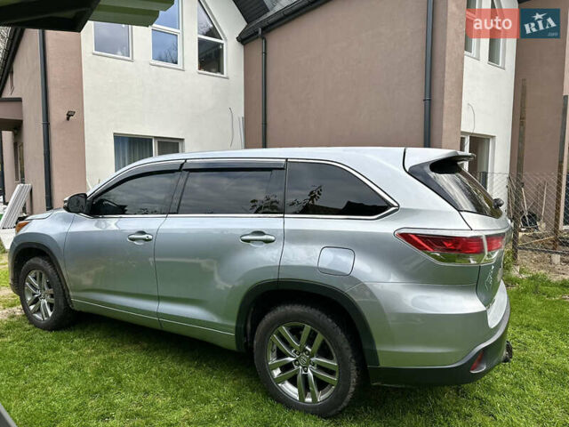 Сірий Тойота Хайлендер, об'ємом двигуна 2.67 л та пробігом 159 тис. км за 21500 $, фото 1 на Automoto.ua
