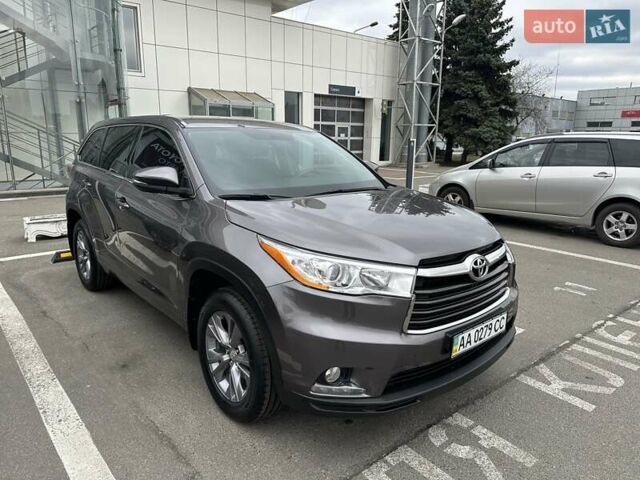 Серый Тойота Хайлендер, объемом двигателя 2.67 л и пробегом 127 тыс. км за 25000 $, фото 1 на Automoto.ua
