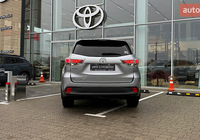 Серый Тойота Хайлендер, объемом двигателя 2.67 л и пробегом 195 тыс. км за 22200 $, фото 3 на Automoto.ua
