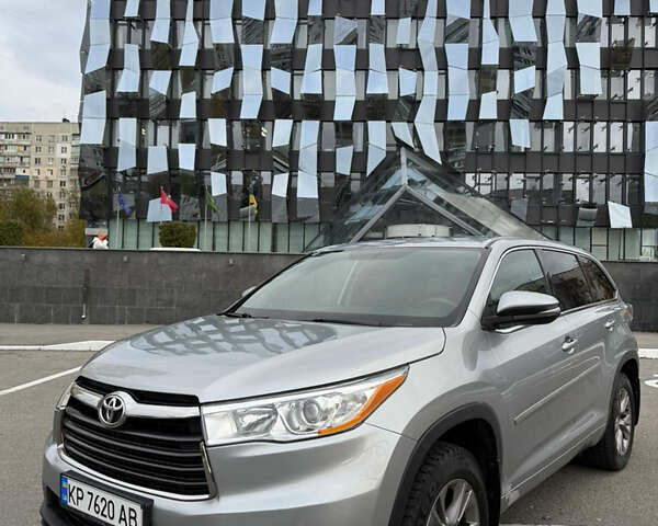 Сірий Тойота Хайлендер, об'ємом двигуна 2.67 л та пробігом 300 тис. км за 18500 $, фото 3 на Automoto.ua