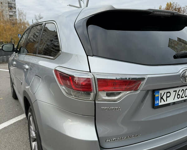 Сірий Тойота Хайлендер, об'ємом двигуна 2.67 л та пробігом 300 тис. км за 18500 $, фото 7 на Automoto.ua