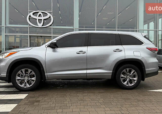 Серый Тойота Хайлендер, объемом двигателя 2.67 л и пробегом 195 тыс. км за 22200 $, фото 2 на Automoto.ua