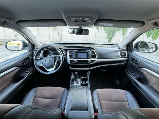 Серый Тойота Хайлендер, объемом двигателя 2.7 л и пробегом 300 тыс. км за 15500 $, фото 13 на Automoto.ua