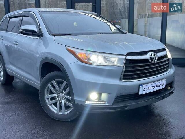 Серый Тойота Хайлендер, объемом двигателя 2.67 л и пробегом 160 тыс. км за 15990 $, фото 1 на Automoto.ua