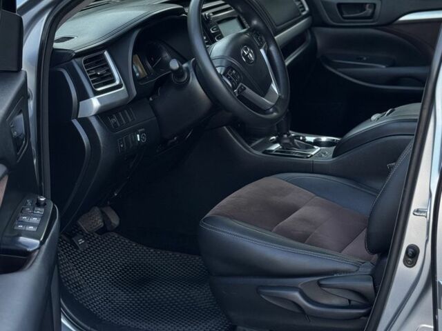 Серый Тойота Хайлендер, объемом двигателя 2.7 л и пробегом 300 тыс. км за 15500 $, фото 8 на Automoto.ua