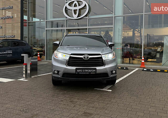 Серый Тойота Хайлендер, объемом двигателя 2.67 л и пробегом 195 тыс. км за 22200 $, фото 4 на Automoto.ua