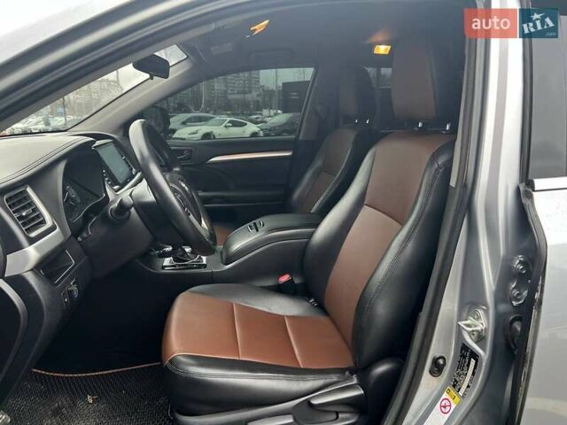 Серый Тойота Хайлендер, объемом двигателя 2.67 л и пробегом 169 тыс. км за 16690 $, фото 7 на Automoto.ua