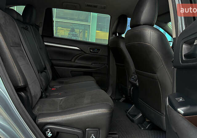 Серый Тойота Хайлендер, объемом двигателя 2.67 л и пробегом 195 тыс. км за 22200 $, фото 6 на Automoto.ua