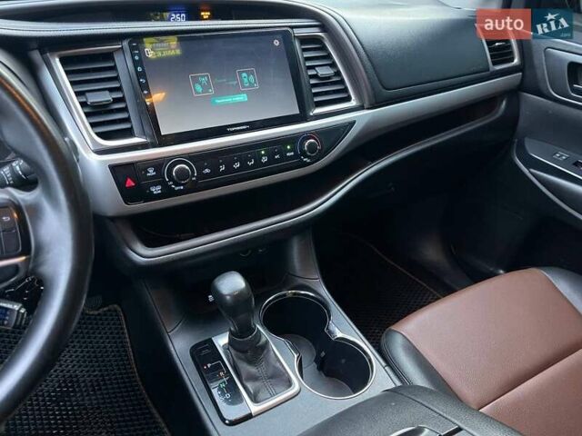 Серый Тойота Хайлендер, объемом двигателя 2.67 л и пробегом 160 тыс. км за 15990 $, фото 22 на Automoto.ua