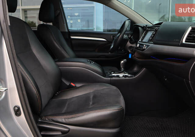 Серый Тойота Хайлендер, объемом двигателя 2.67 л и пробегом 195 тыс. км за 22900 $, фото 5 на Automoto.ua