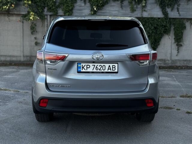 Серый Тойота Хайлендер, объемом двигателя 2.7 л и пробегом 300 тыс. км за 15500 $, фото 3 на Automoto.ua