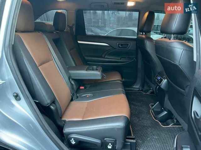 Серый Тойота Хайлендер, объемом двигателя 2.67 л и пробегом 160 тыс. км за 15990 $, фото 10 на Automoto.ua
