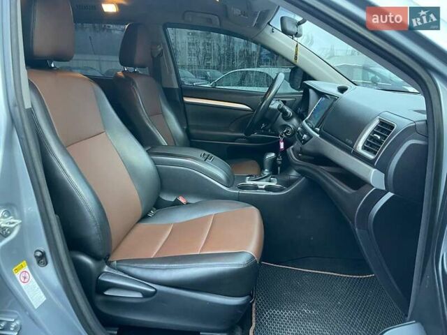 Серый Тойота Хайлендер, объемом двигателя 2.67 л и пробегом 160 тыс. км за 15990 $, фото 11 на Automoto.ua