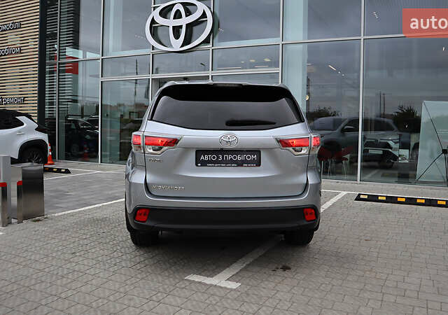 Серый Тойота Хайлендер, объемом двигателя 2.67 л и пробегом 195 тыс. км за 22900 $, фото 3 на Automoto.ua