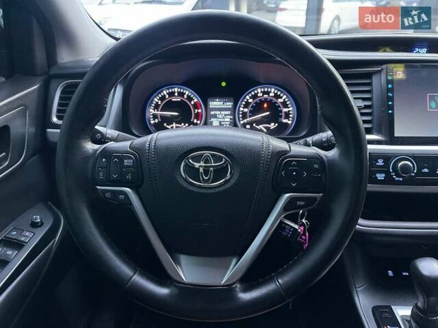 Серый Тойота Хайлендер, объемом двигателя 2.67 л и пробегом 160 тыс. км за 15990 $, фото 14 на Automoto.ua