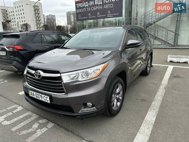 Серый Тойота Хайлендер, объемом двигателя 2.67 л и пробегом 127 тыс. км за 25000 $, фото 2 на Automoto.ua