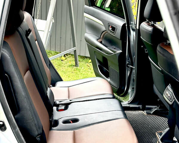 Сірий Тойота Хайлендер, об'ємом двигуна 2.67 л та пробігом 159 тис. км за 21500 $, фото 5 на Automoto.ua