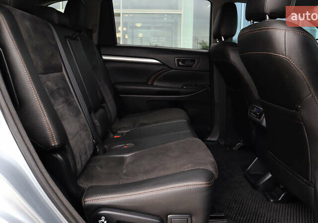 Серый Тойота Хайлендер, объемом двигателя 2.67 л и пробегом 195 тыс. км за 22900 $, фото 6 на Automoto.ua