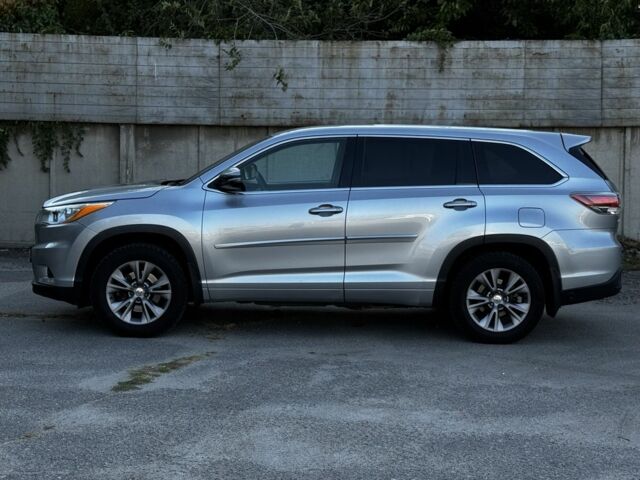 Серый Тойота Хайлендер, объемом двигателя 2.7 л и пробегом 300 тыс. км за 15500 $, фото 5 на Automoto.ua