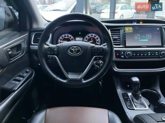 Серый Тойота Хайлендер, объемом двигателя 2.67 л и пробегом 160 тыс. км за 15990 $, фото 13 на Automoto.ua