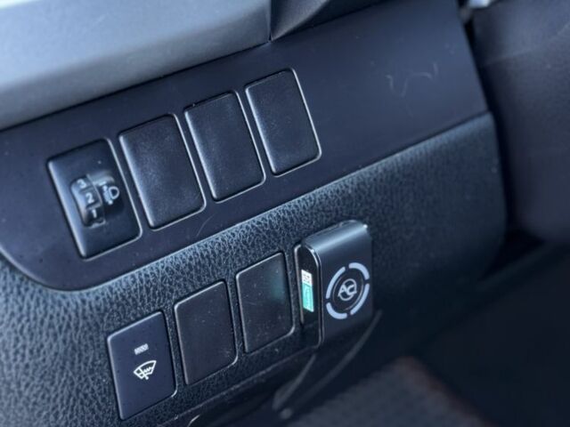 Серый Тойота Хайлендер, объемом двигателя 2.7 л и пробегом 300 тыс. км за 15500 $, фото 10 на Automoto.ua