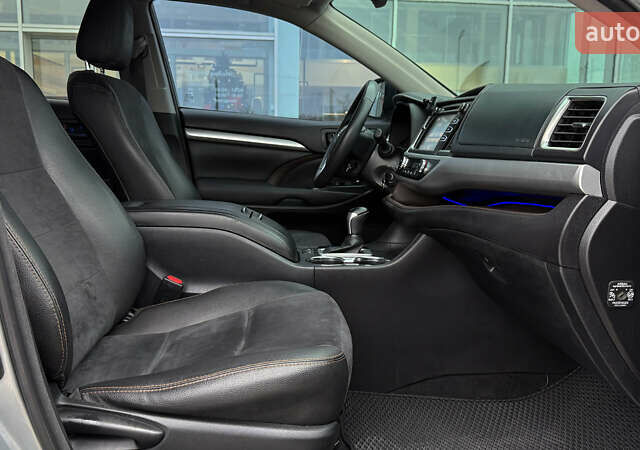 Серый Тойота Хайлендер, объемом двигателя 2.67 л и пробегом 195 тыс. км за 22200 $, фото 5 на Automoto.ua