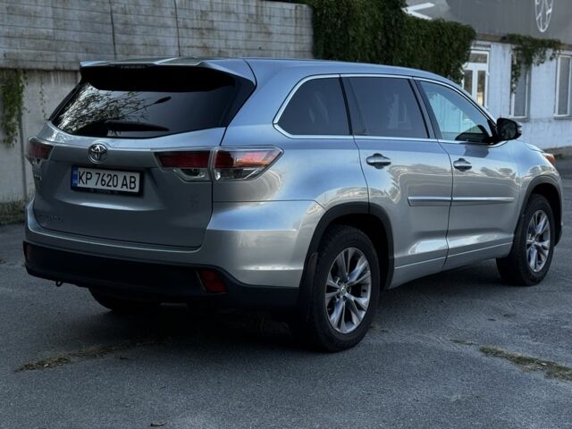 Серый Тойота Хайлендер, объемом двигателя 2.7 л и пробегом 300 тыс. км за 15500 $, фото 2 на Automoto.ua