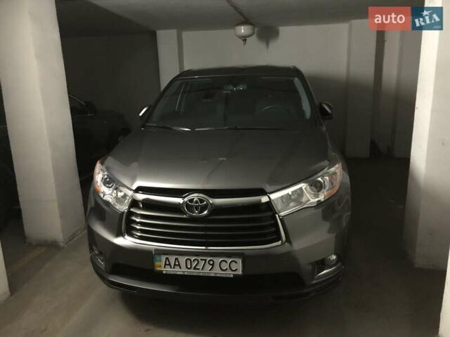 Серый Тойота Хайлендер, объемом двигателя 2.67 л и пробегом 127 тыс. км за 25000 $, фото 3 на Automoto.ua