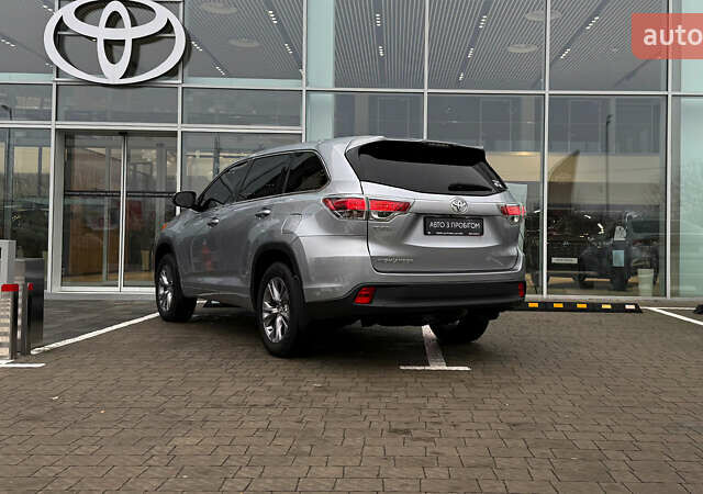 Серый Тойота Хайлендер, объемом двигателя 2.67 л и пробегом 195 тыс. км за 22200 $, фото 1 на Automoto.ua
