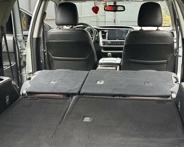 Сірий Тойота Хайлендер, об'ємом двигуна 2.67 л та пробігом 159 тис. км за 21500 $, фото 3 на Automoto.ua