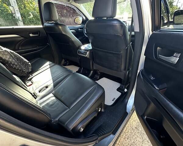 Серый Тойота Хайлендер, объемом двигателя 3.55 л и пробегом 173 тыс. км за 24000 $, фото 11 на Automoto.ua