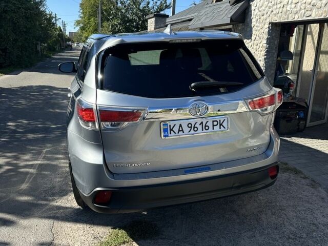 Серый Тойота Хайлендер, объемом двигателя 3.5 л и пробегом 173 тыс. км за 21900 $, фото 4 на Automoto.ua