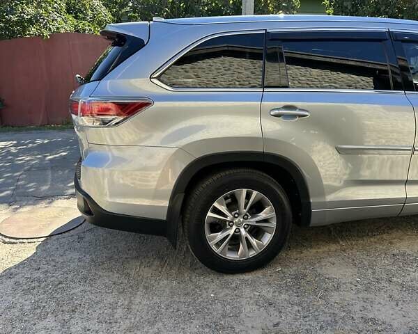 Серый Тойота Хайлендер, объемом двигателя 3.55 л и пробегом 173 тыс. км за 24000 $, фото 4 на Automoto.ua