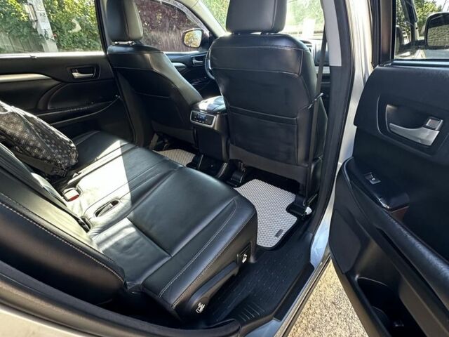 Серый Тойота Хайлендер, объемом двигателя 3.5 л и пробегом 173 тыс. км за 21900 $, фото 5 на Automoto.ua