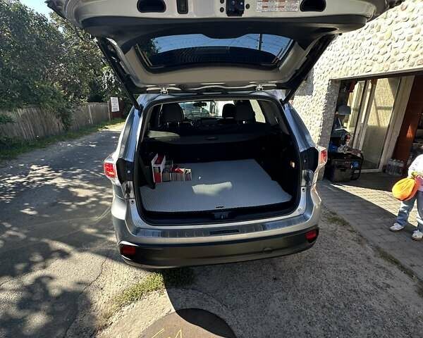 Серый Тойота Хайлендер, объемом двигателя 3.55 л и пробегом 173 тыс. км за 24000 $, фото 7 на Automoto.ua