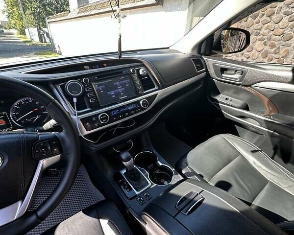 Серый Тойота Хайлендер, объемом двигателя 3.55 л и пробегом 173 тыс. км за 24000 $, фото 8 на Automoto.ua