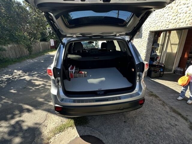 Серый Тойота Хайлендер, объемом двигателя 3.5 л и пробегом 173 тыс. км за 21900 $, фото 7 на Automoto.ua