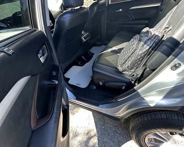 Серый Тойота Хайлендер, объемом двигателя 3.55 л и пробегом 173 тыс. км за 24000 $, фото 13 на Automoto.ua