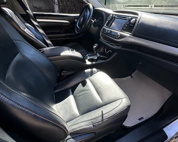 Серый Тойота Хайлендер, объемом двигателя 3.55 л и пробегом 173 тыс. км за 24000 $, фото 10 на Automoto.ua